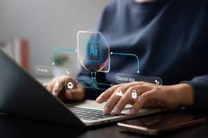 Mains utilisant un ordinateur portable avec une interface holographique 'AI', des bulles 'Prompt' et 'Generate', pour la création de contenu sans coder.
