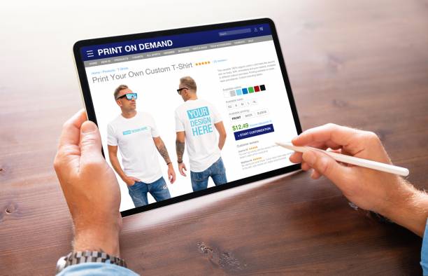 Interface de commande en ligne sur tablette pour configurer des vêtements personnalisés.