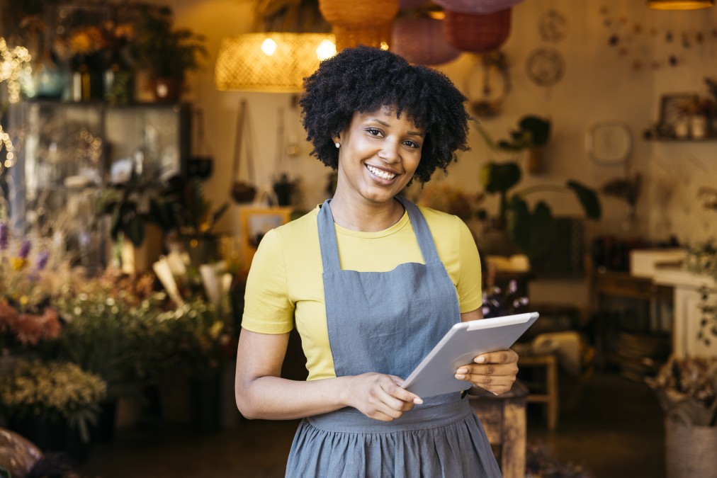 Agence web Toulouse : une fleuriste digitalise son commerce de proximité grâce à une tablette.